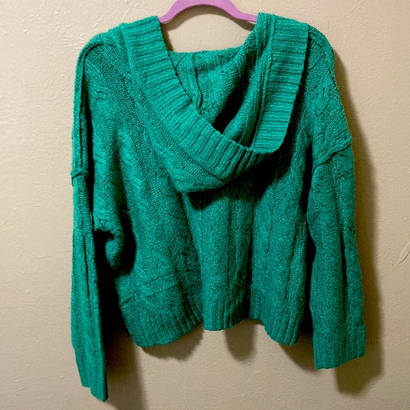 (NWOT) AMERICAN EAGLE OUTFITTERS Cable Knit V-Neck Cropped Hoodie Sweater 🦅 - Picture 7 of 13